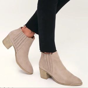 NEW Lulus taupe faux suede fall ankle booties
